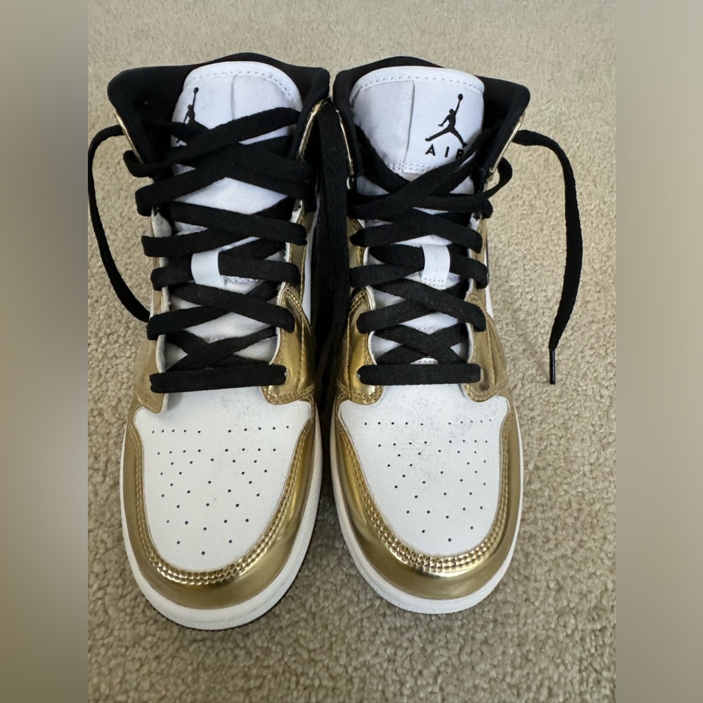 Nike Air Jordan 1 Mid Special Edition in “Metallic Gold”.